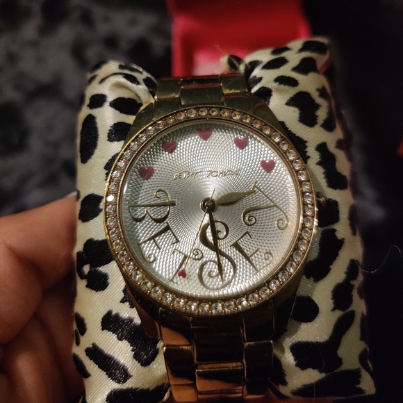 Betsy Johnson gold bling and hearts watch - Picture 4 of 6